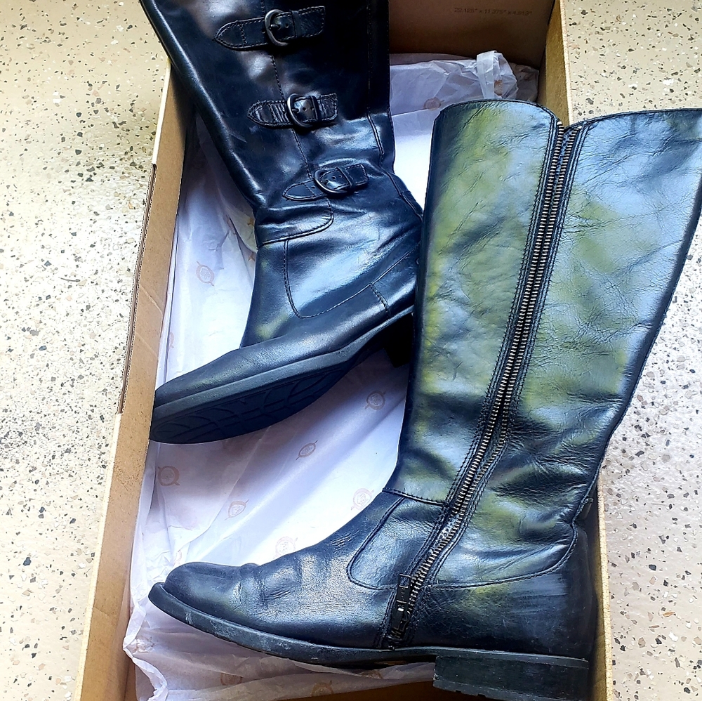Womens boots - Cueatros Black Boots- size 8